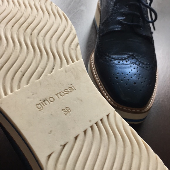 Shoes - Picture 5 of 6